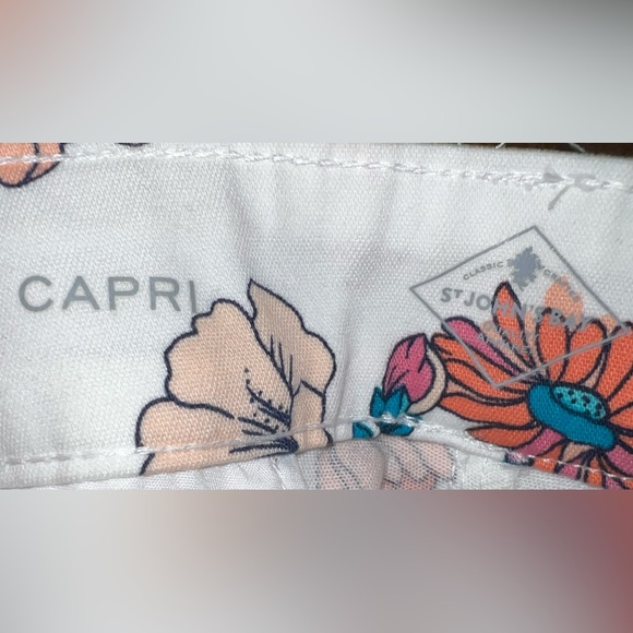 St. John’s Bay Capris Capri Pants Floral White/Multi High Rise Size 14(Large) - Picture 3 of 4